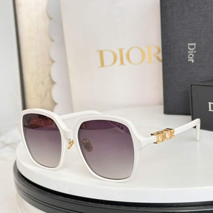 Picture of Dior Sunglasses _SKUfw76364529fw
